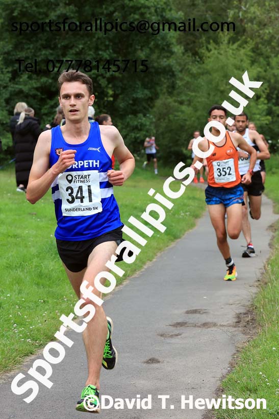 Senior men, 2024 Sunderland Harriers 5k, Silksworth, Sunderland.  Photo: David T. Hewitson/Sports for All Pics